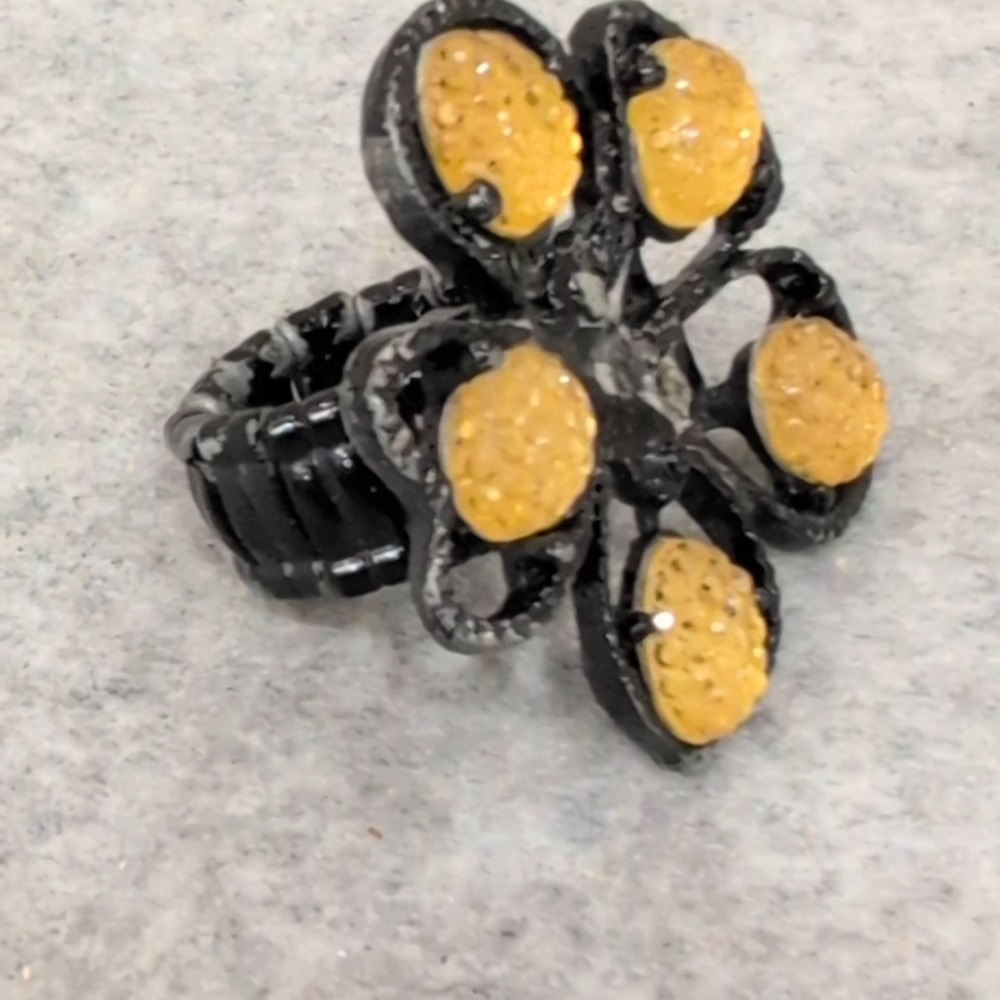 Vtg Black Flower Ring‎ with Yellow Rhinestones Adjustable Band Women's Statement - Picture 4 of 4